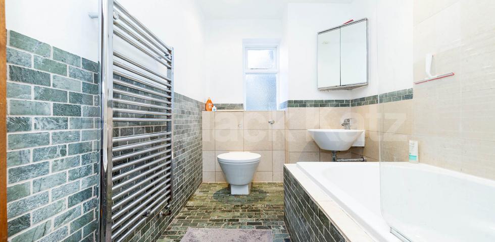 			**RENT INCLUDES COUNCIL TAX**, 3 Bedroom, 1 bath, 1 reception Flat			 Coniston Road, CROUCH END